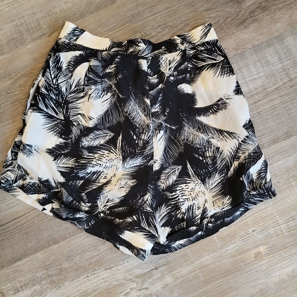 NWT So Rad Palm Print High Waisted Shorts XS - Picture 2 of 5